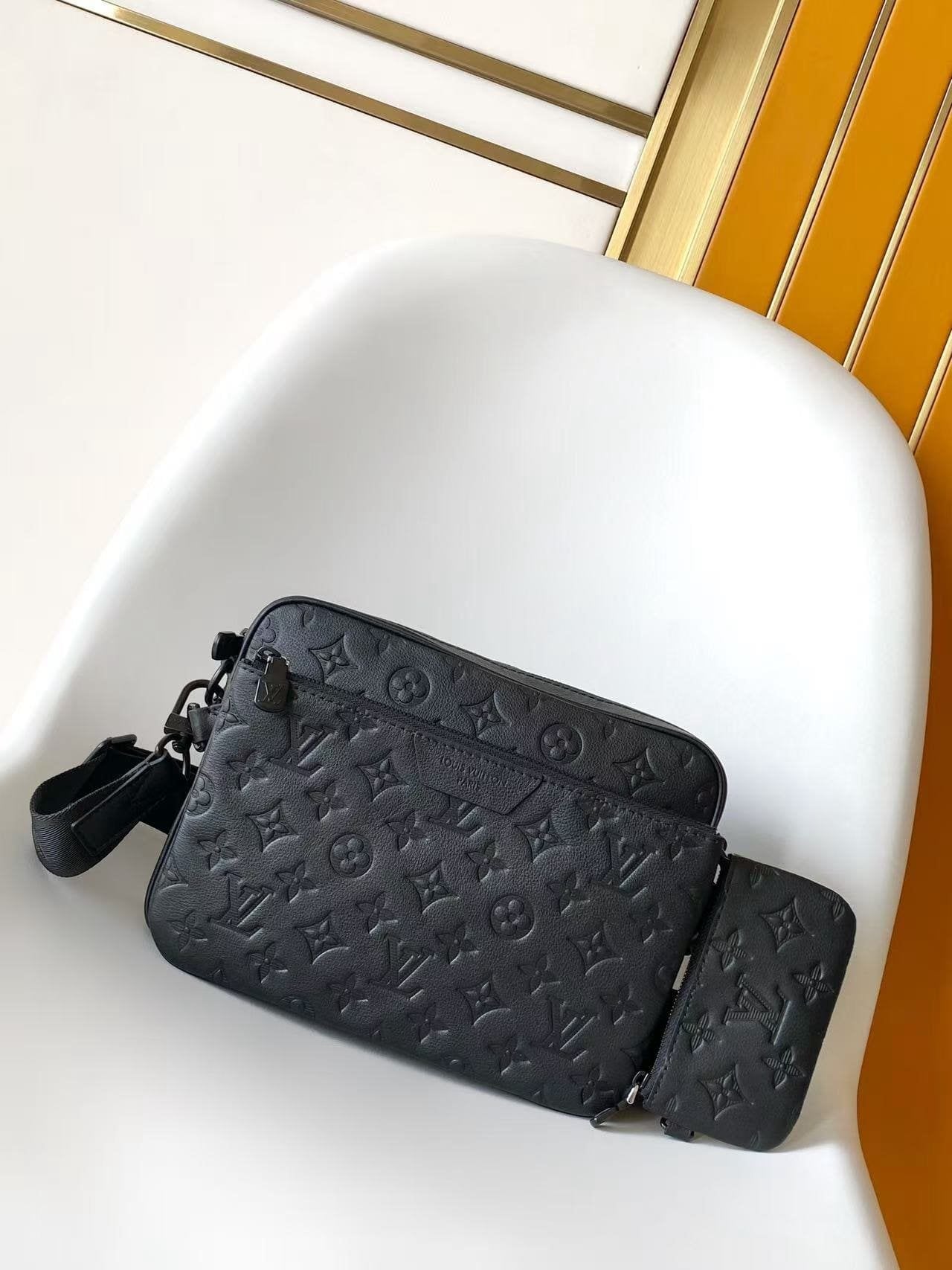 Louis Vuitton M26713 Trio Messenger