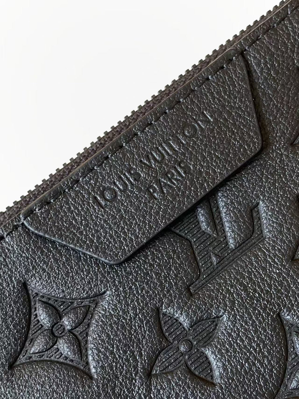 Louis Vuitton M26713 Trio Messenger
