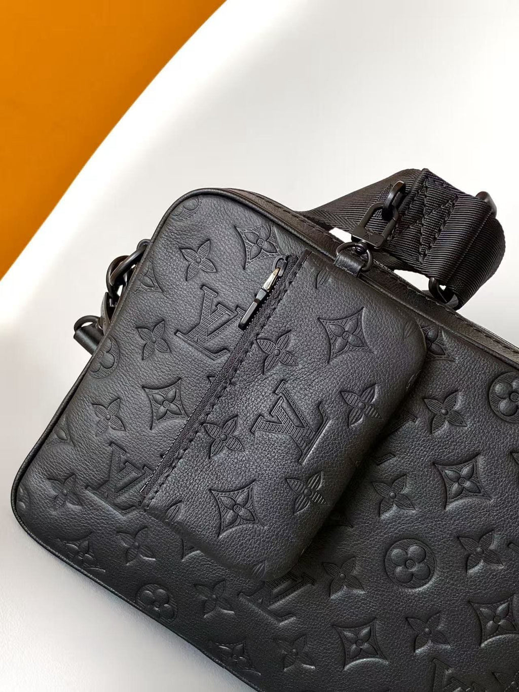 Louis Vuitton M26713 Trio Messenger