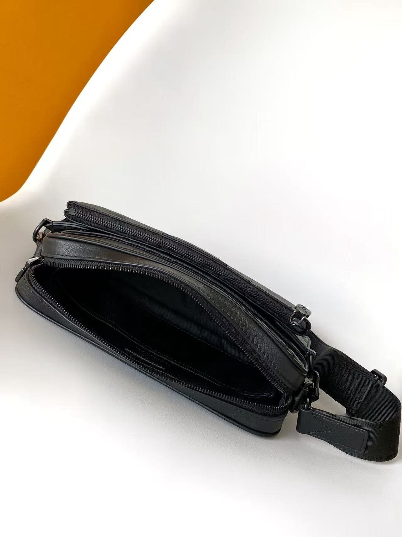 Louis Vuitton M26713 Trio Messenger
