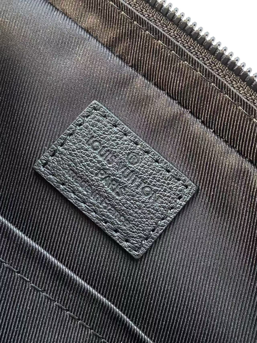 Louis Vuitton M26713 Trio Messenger