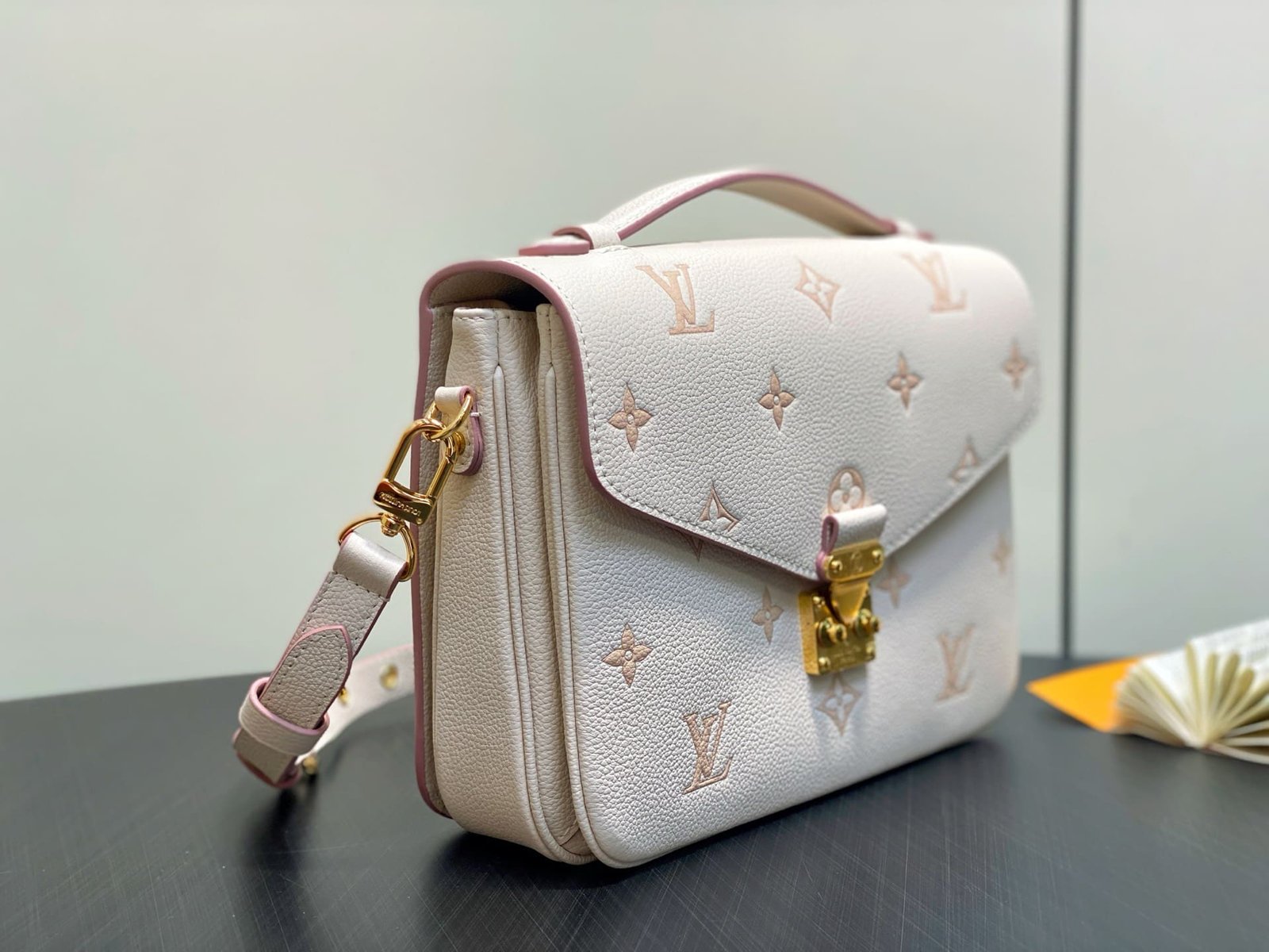 Louis Vuitton M14977 Pochette Métis