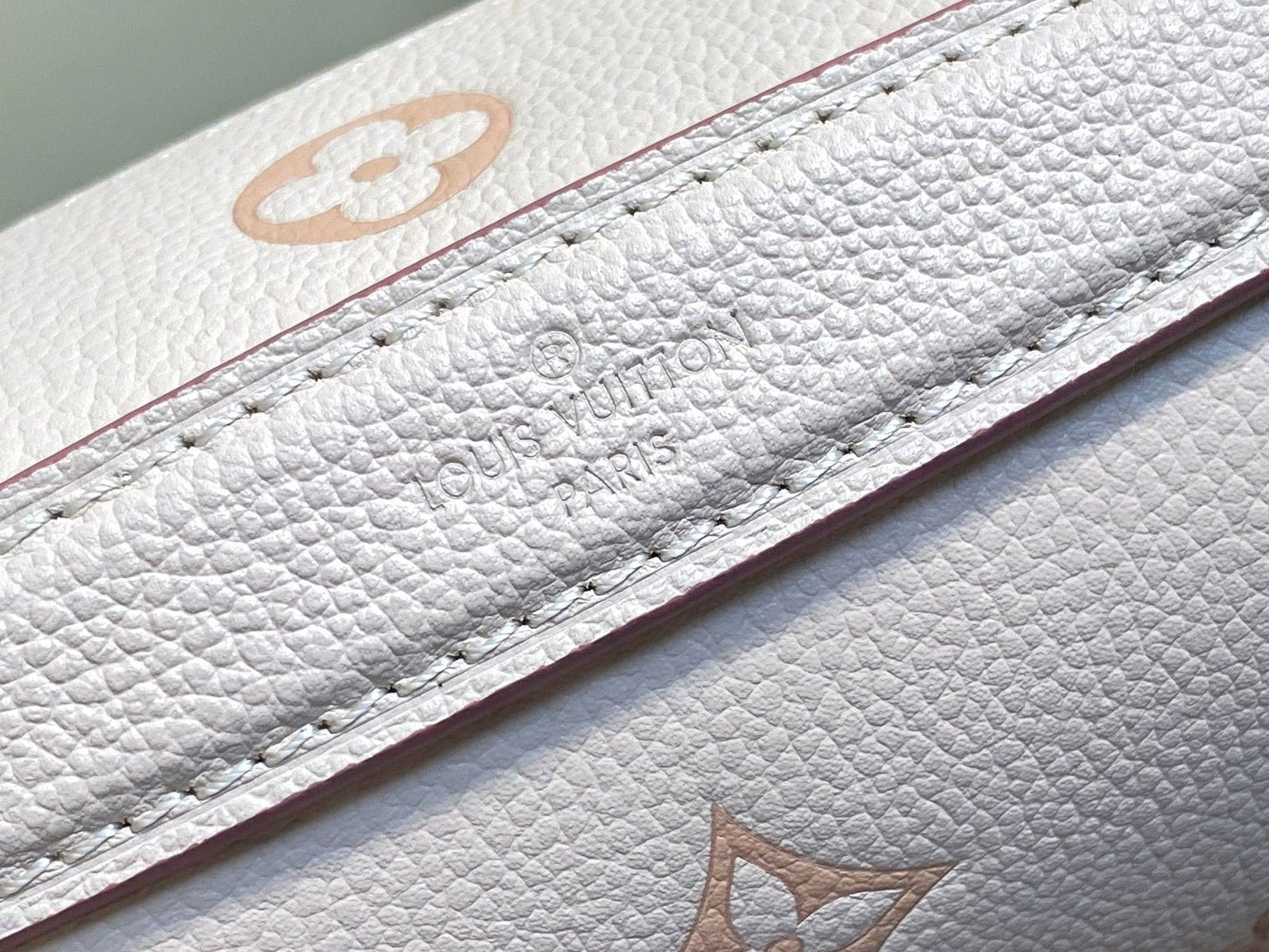 Louis Vuitton M14977 Pochette Métis