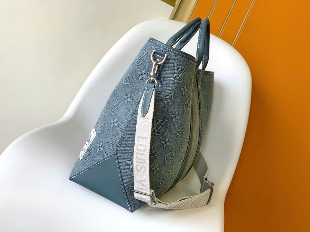 Louis Vuitton M22537 Weekend Tote NM