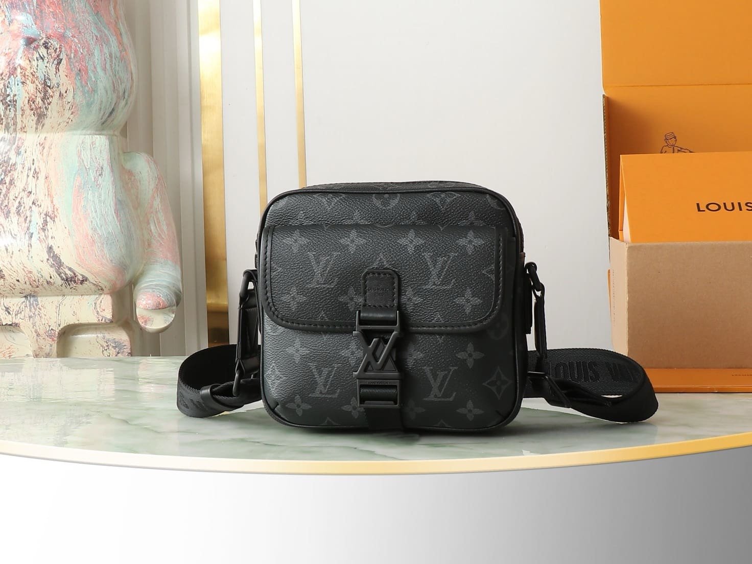 Louis Vuitton M12518 Getaway Messenger