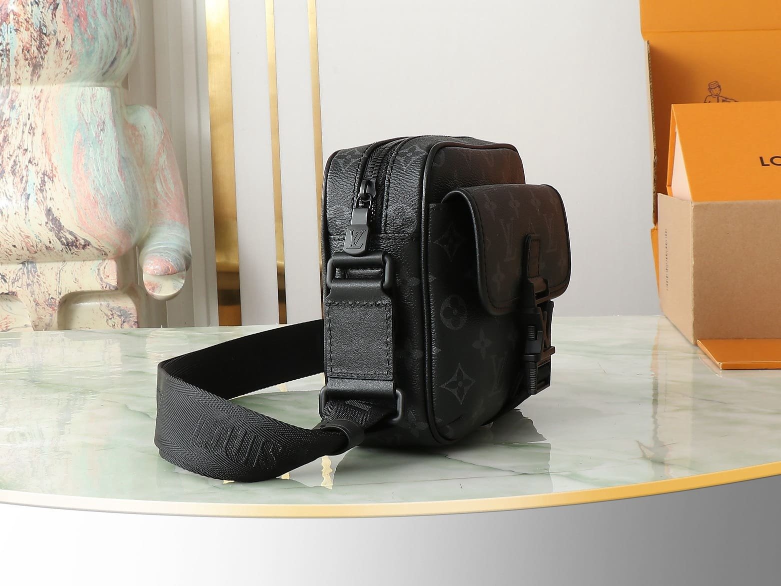 Louis Vuitton M12518 Getaway Messenger
