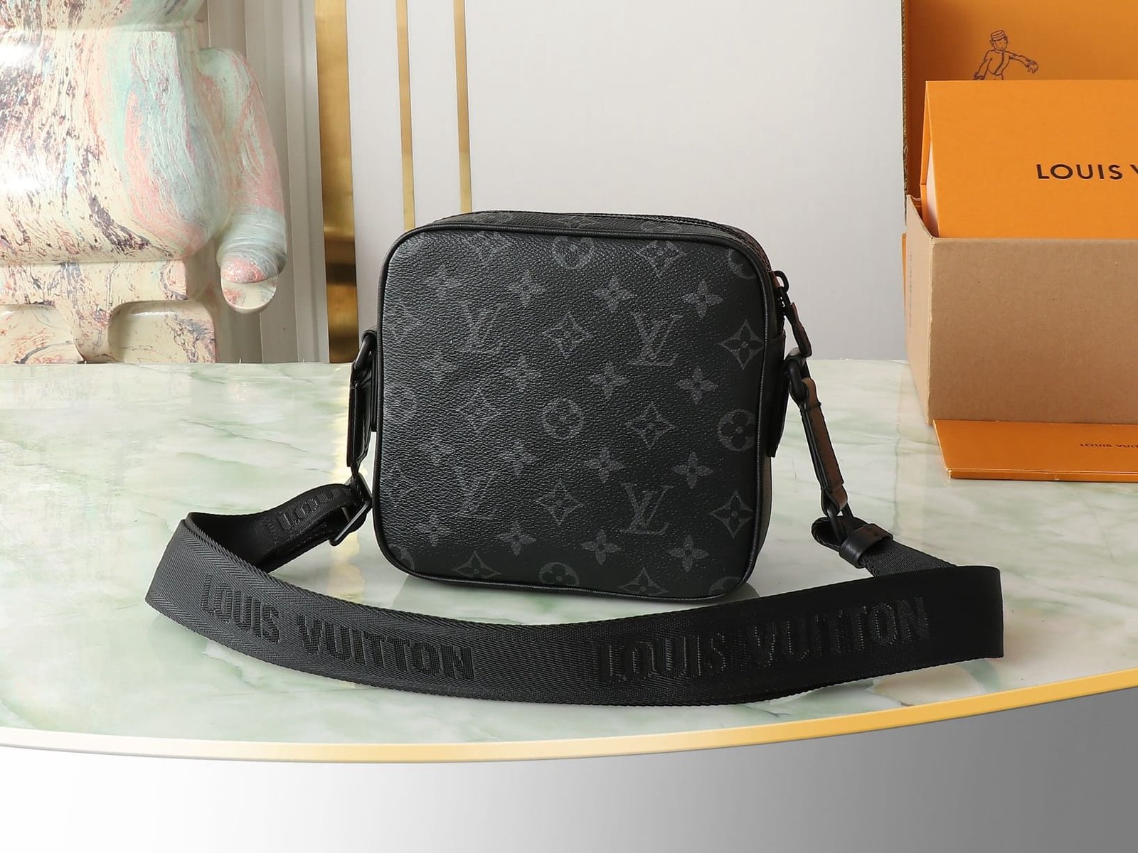 Louis Vuitton M12518 Getaway Messenger