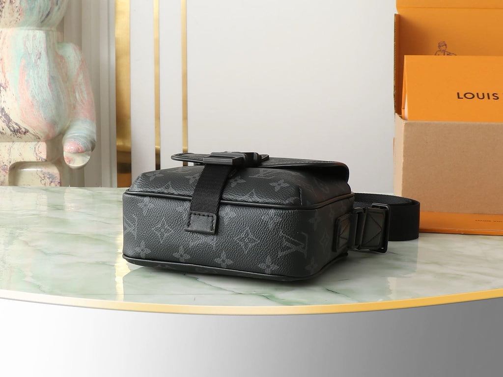 Louis Vuitton M12518 Getaway Messenger