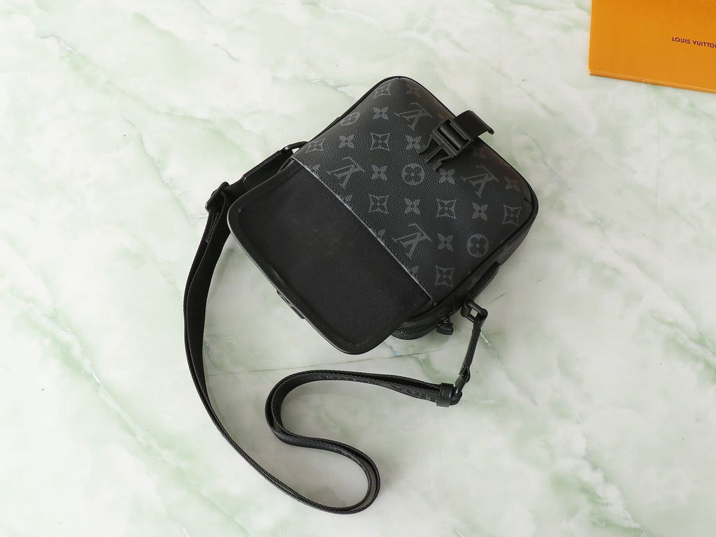 Louis Vuitton M12518 Getaway Messenger
