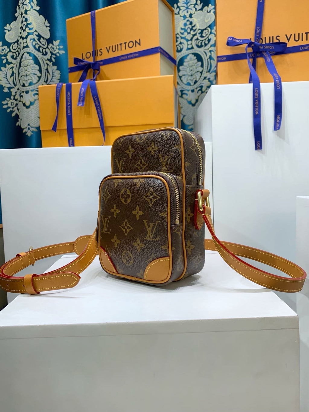 Louis Vuitton M14014 Amazone