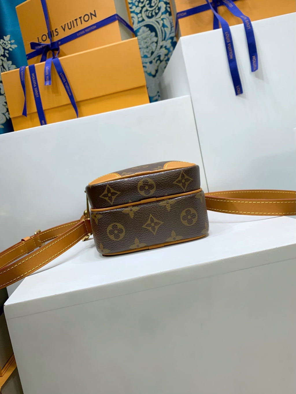 Louis Vuitton M14014 Amazone