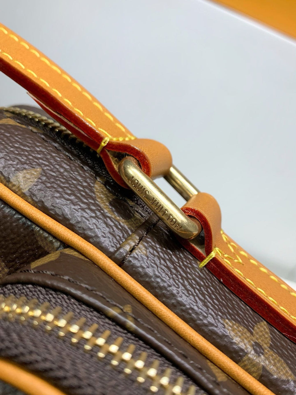 Louis Vuitton M14014 Amazone