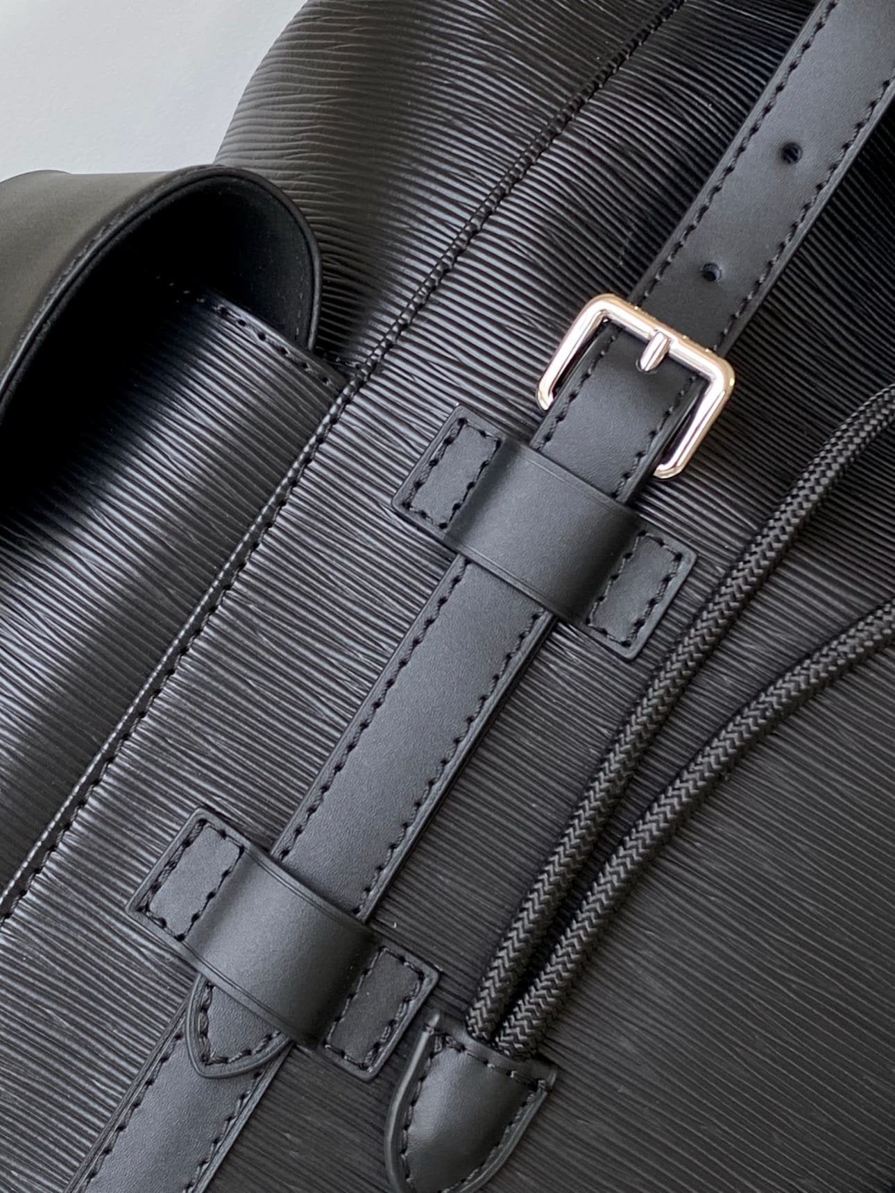 Louis Vuitton M50159 Christopher MM