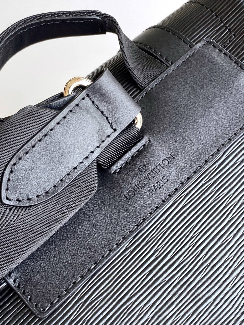 Louis Vuitton M50159 Christopher MM
