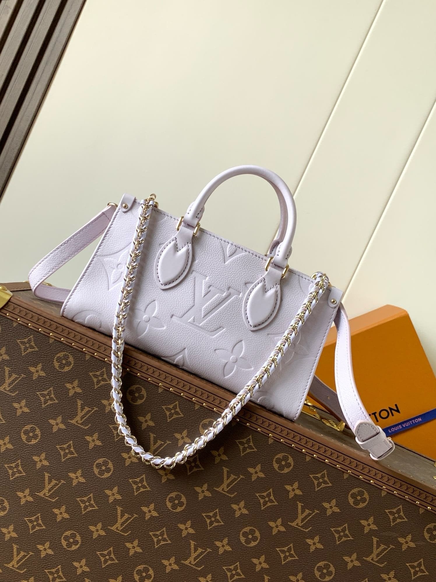 Louis Vuitton M15192 OnTheGo East West
