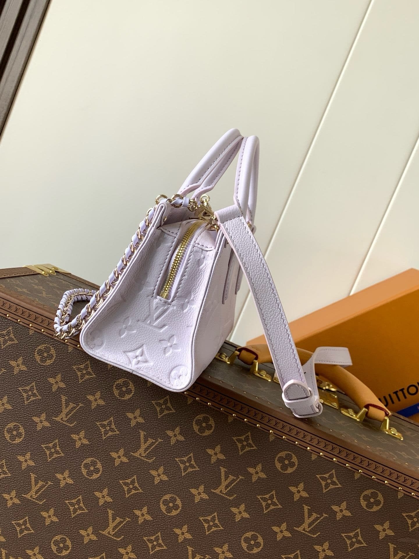 Louis Vuitton M15192 OnTheGo East West