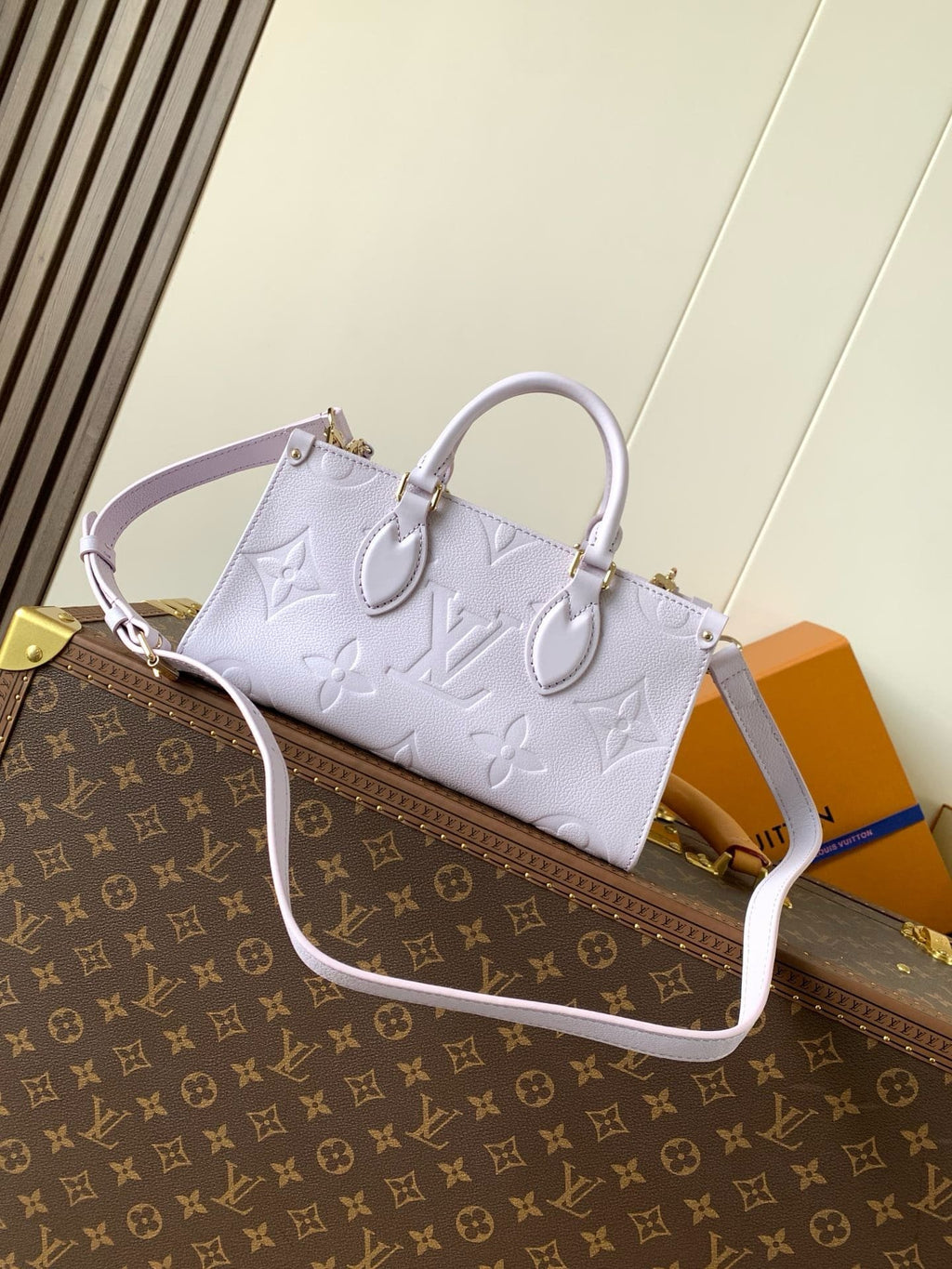 Louis Vuitton M15192 OnTheGo East West