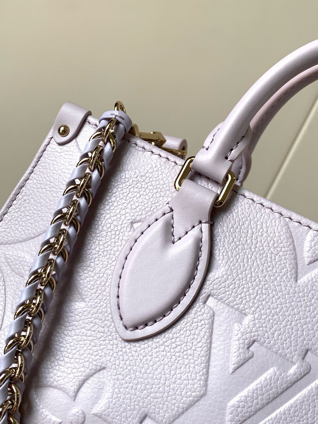 Louis Vuitton M15192 OnTheGo East West