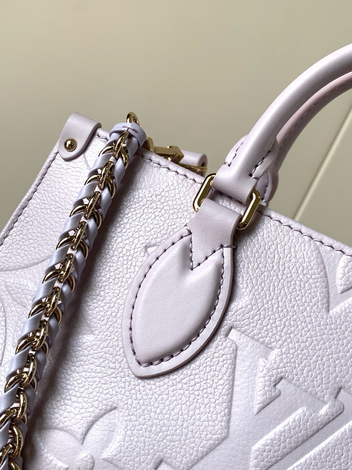 Louis Vuitton M15192 OnTheGo East West