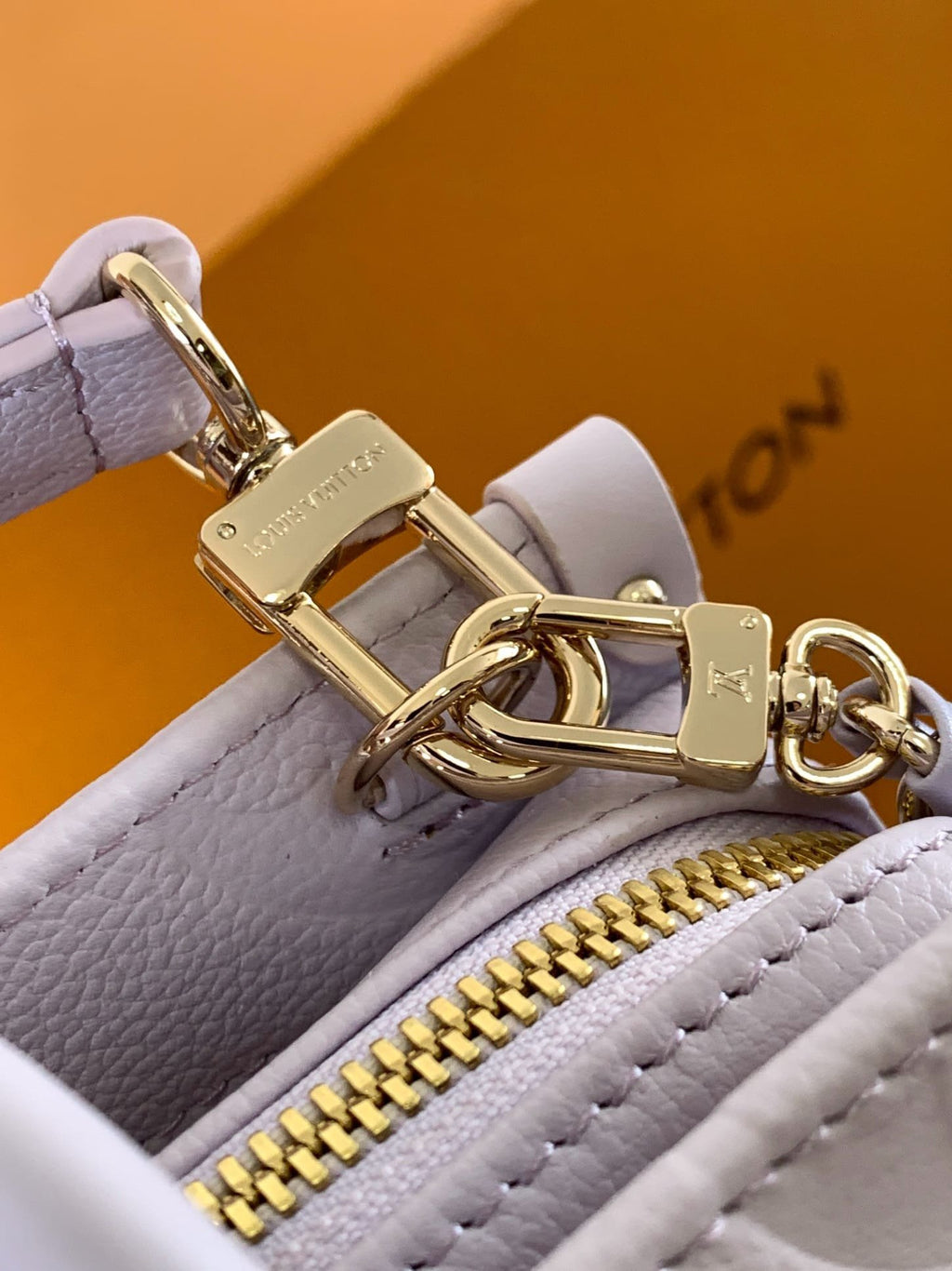 Louis Vuitton M15192 OnTheGo East West