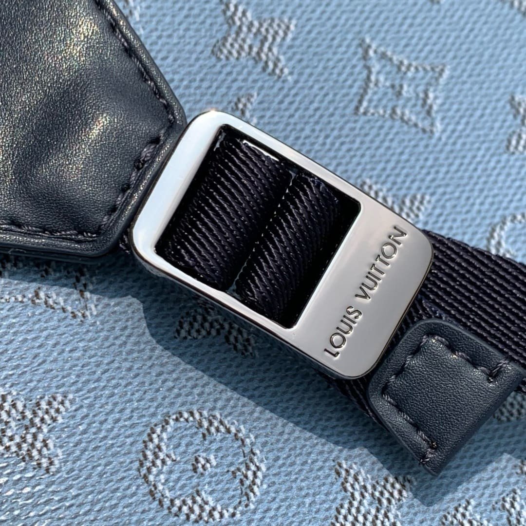 Louis Vuitton M14676 Christopher MM