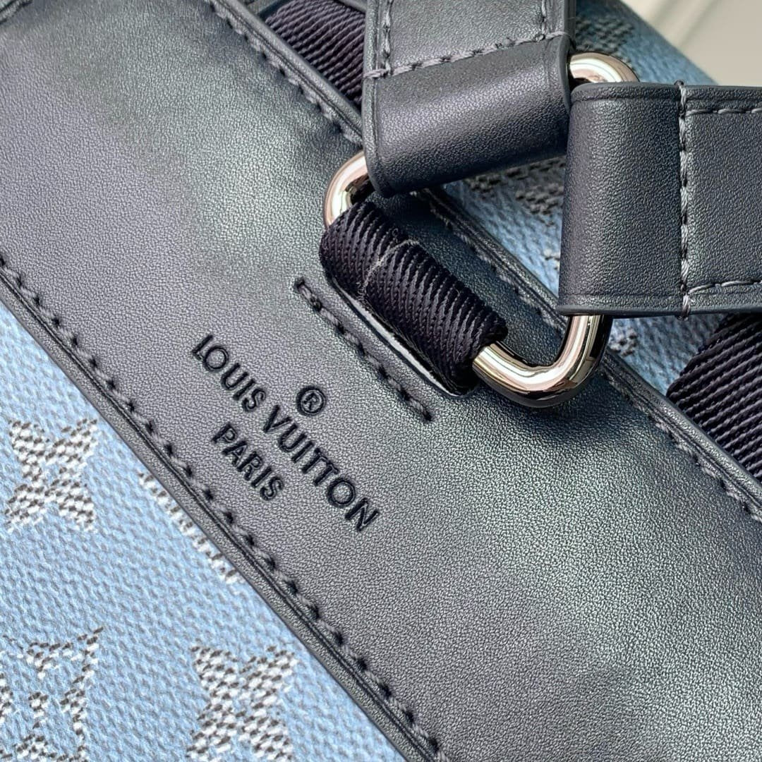 Louis Vuitton M14676 Christopher MM