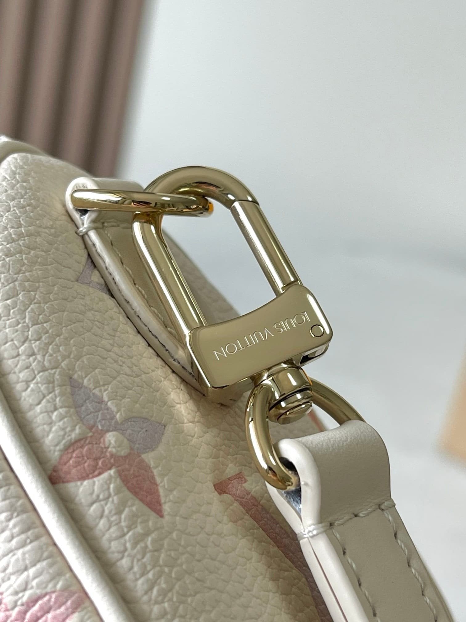 Louis Vuitton M25591 Nano Speedy Bag