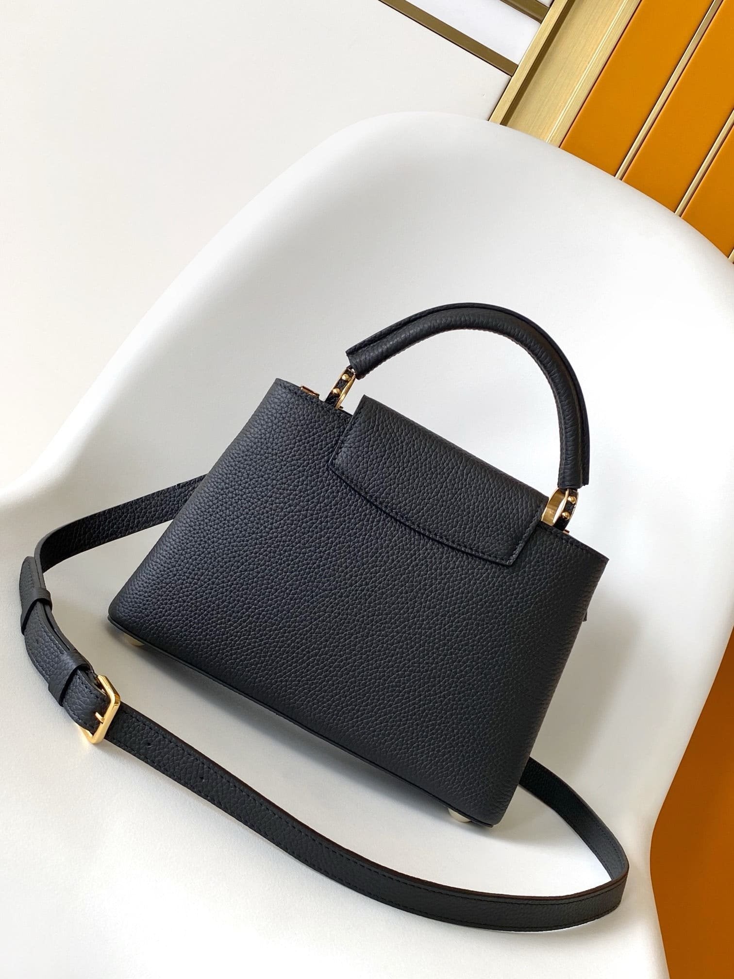 Louis Vuitton M11349 Capucines MM