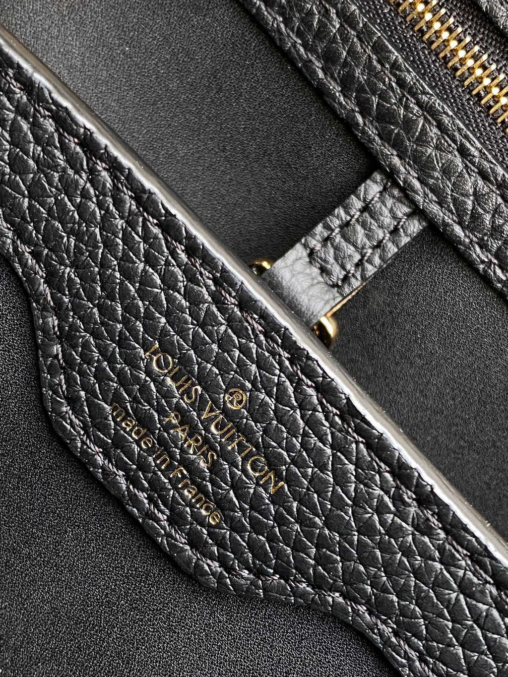 Louis Vuitton M11349 Capucines MM