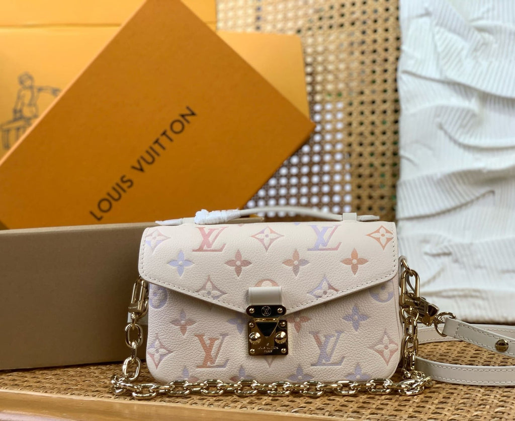 Louis Vuitton M25682 Pochette Métis East West