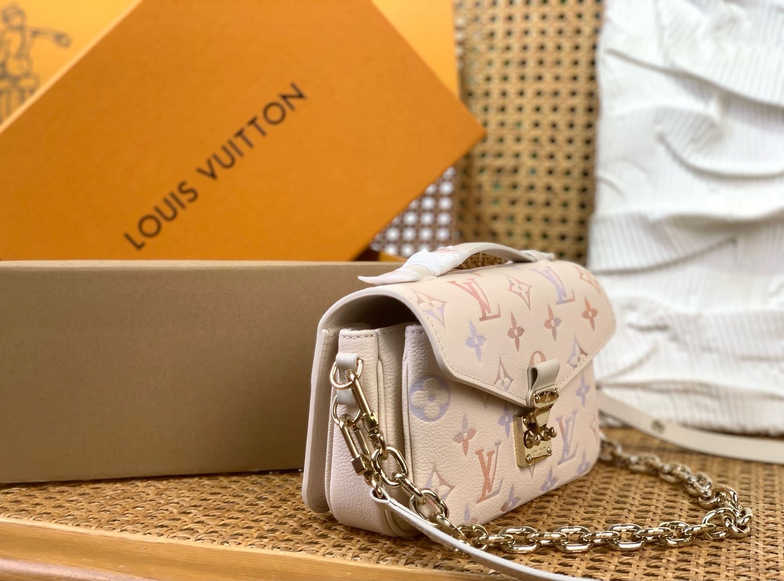 Louis Vuitton M25682 Pochette Métis East West