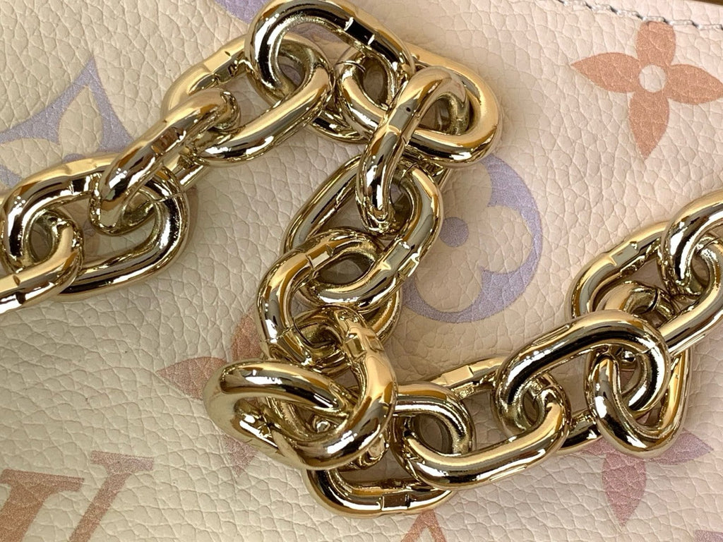 Louis Vuitton M25682 Pochette Métis East West