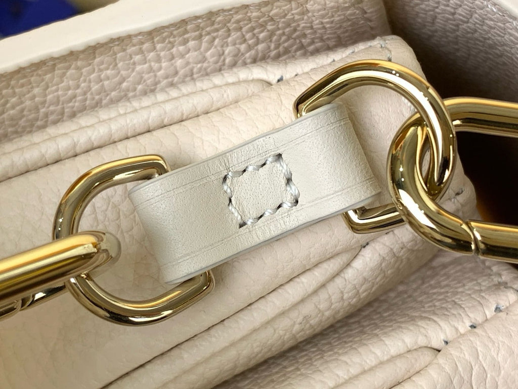 Louis Vuitton M25682 Pochette Métis East West