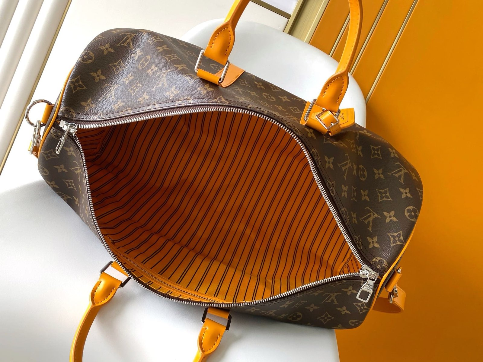 Louis Vuitton M12634 Keepall Bandoulière 50