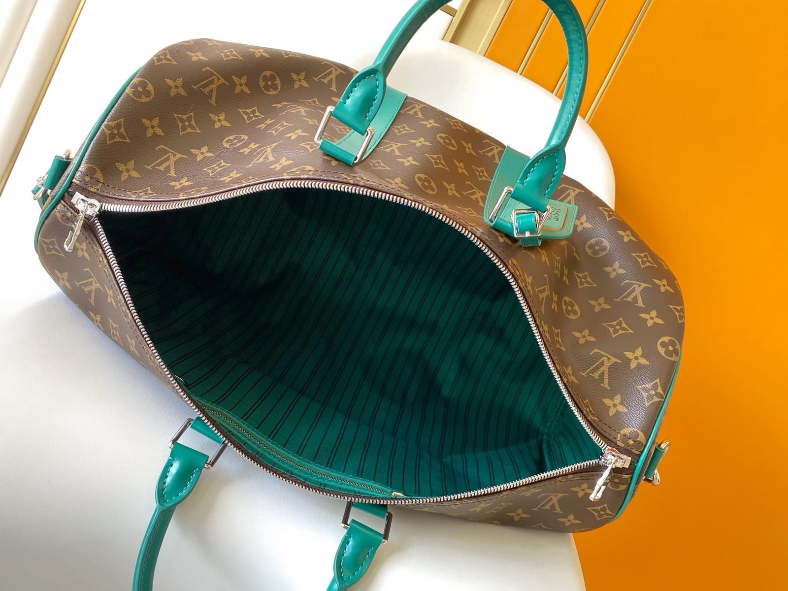 Louis Vuitton M12630 Keepall Bandoulière 50