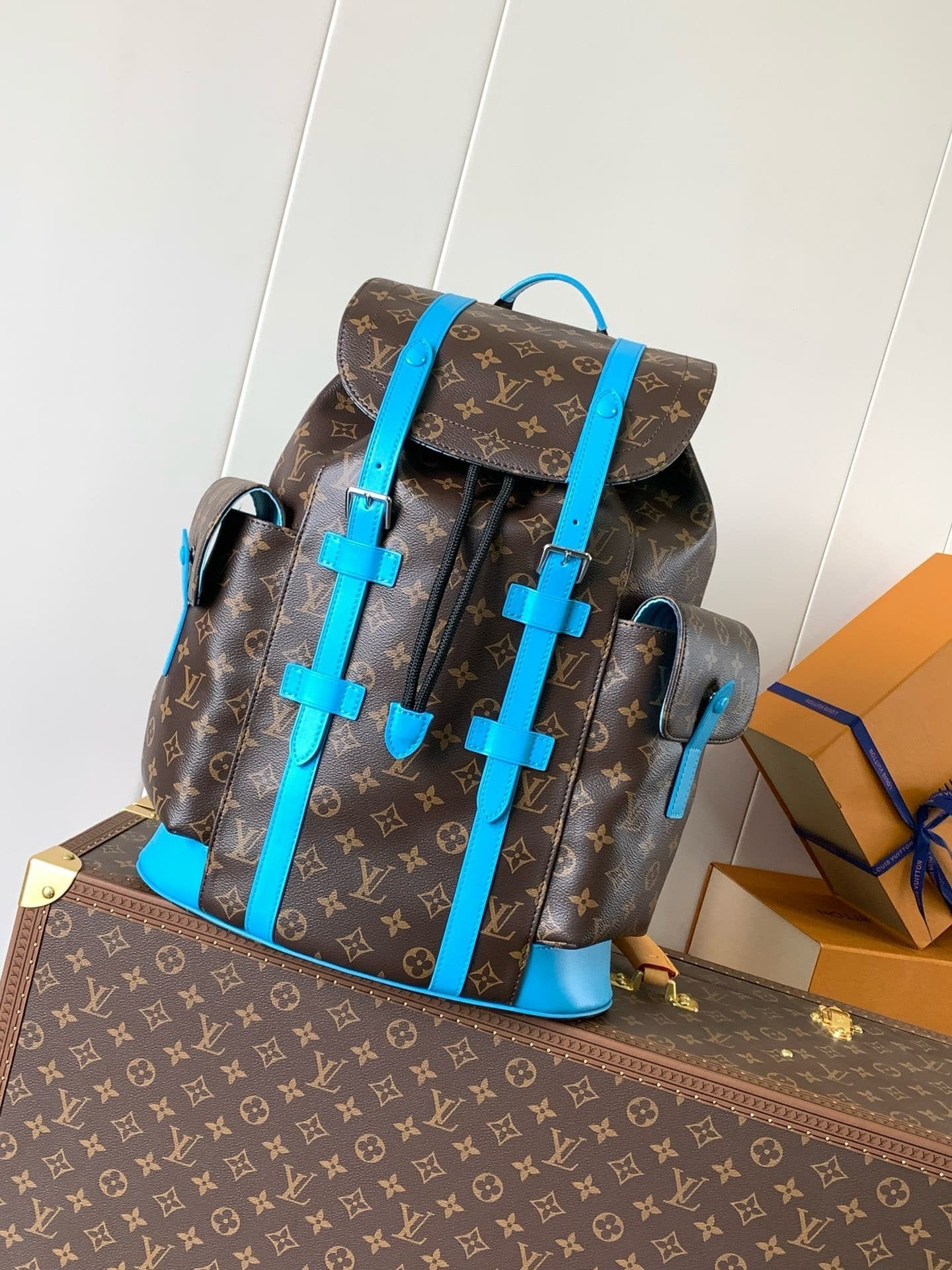 Louis Vuitton M12729 Christopher MM