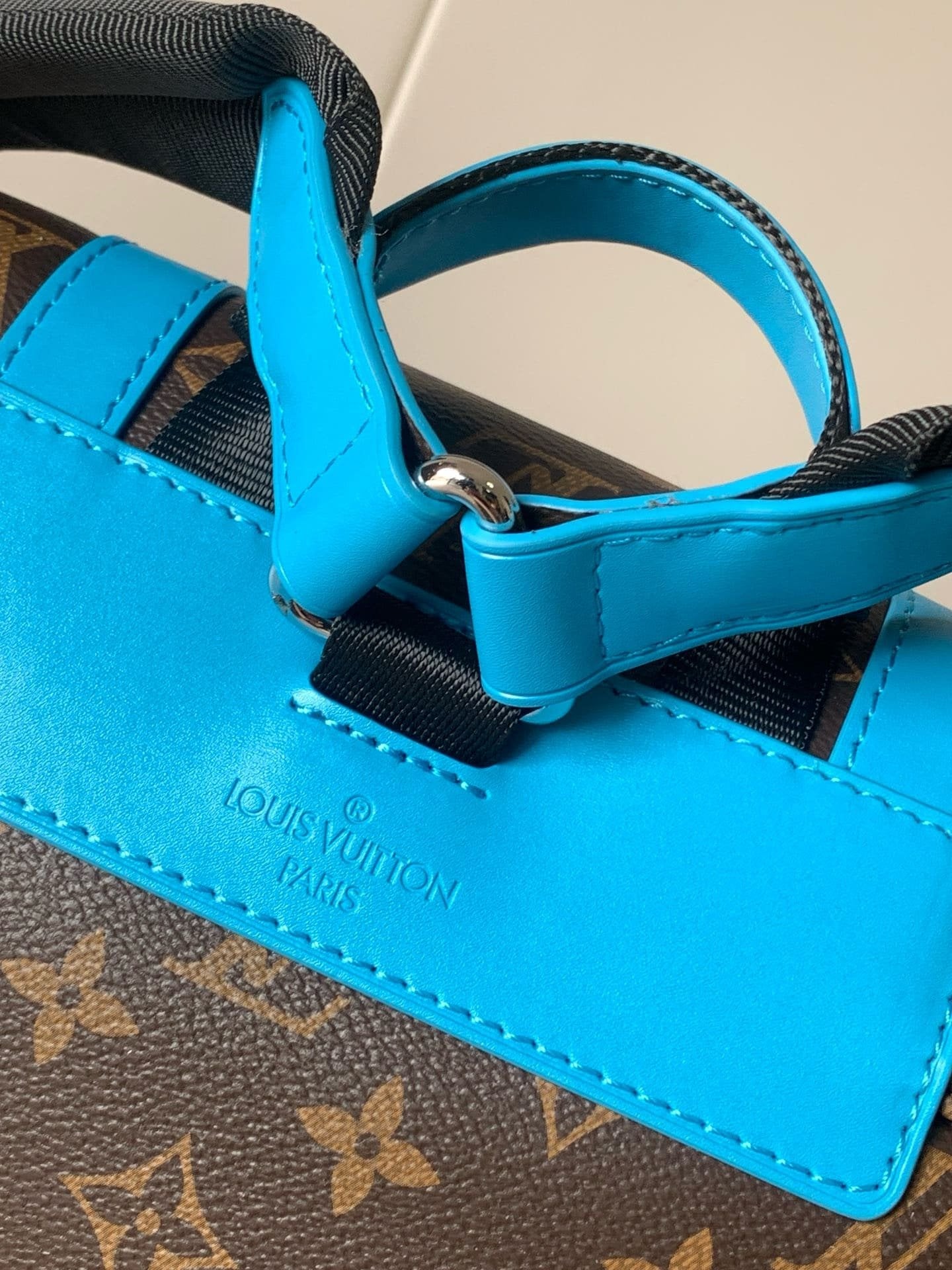 Louis Vuitton M12729 Christopher MM