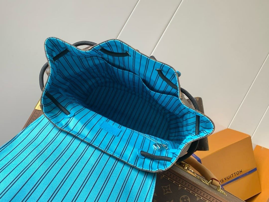 Louis Vuitton M12729 Christopher MM