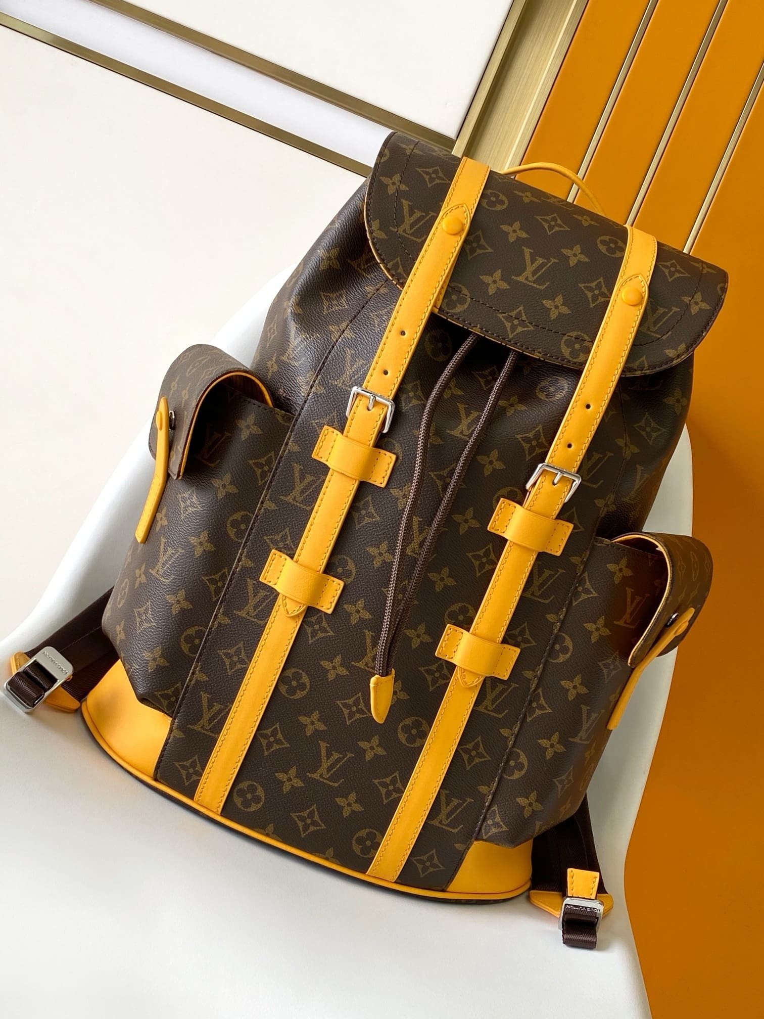 Louis Vuitton M13202 Christopher MM