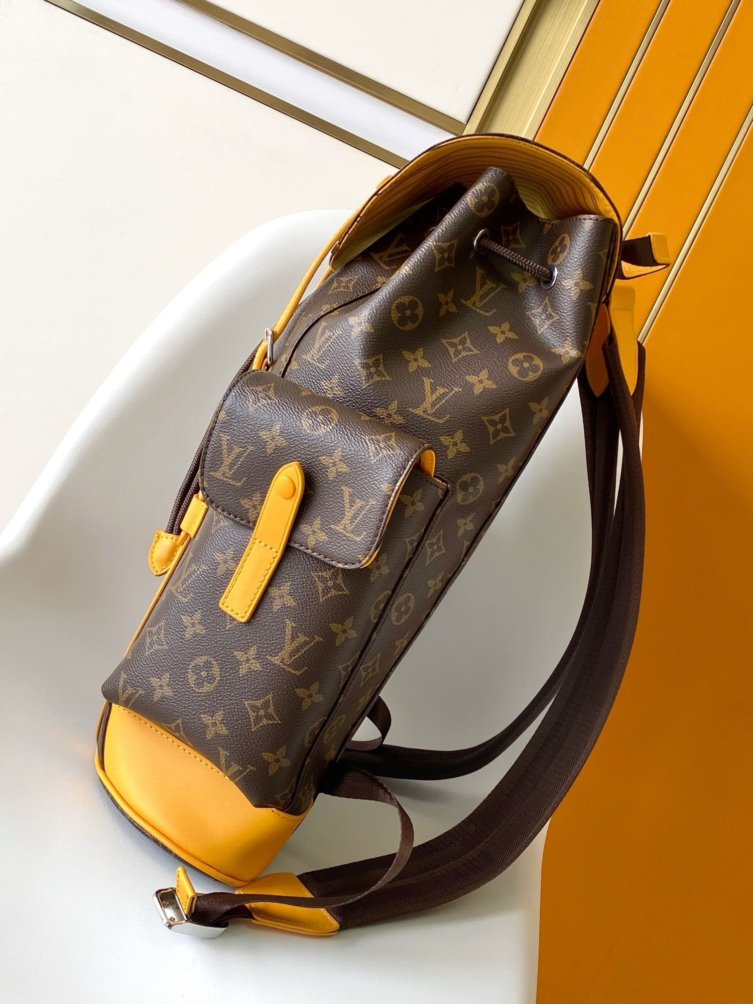 Louis Vuitton M13202 Christopher MM