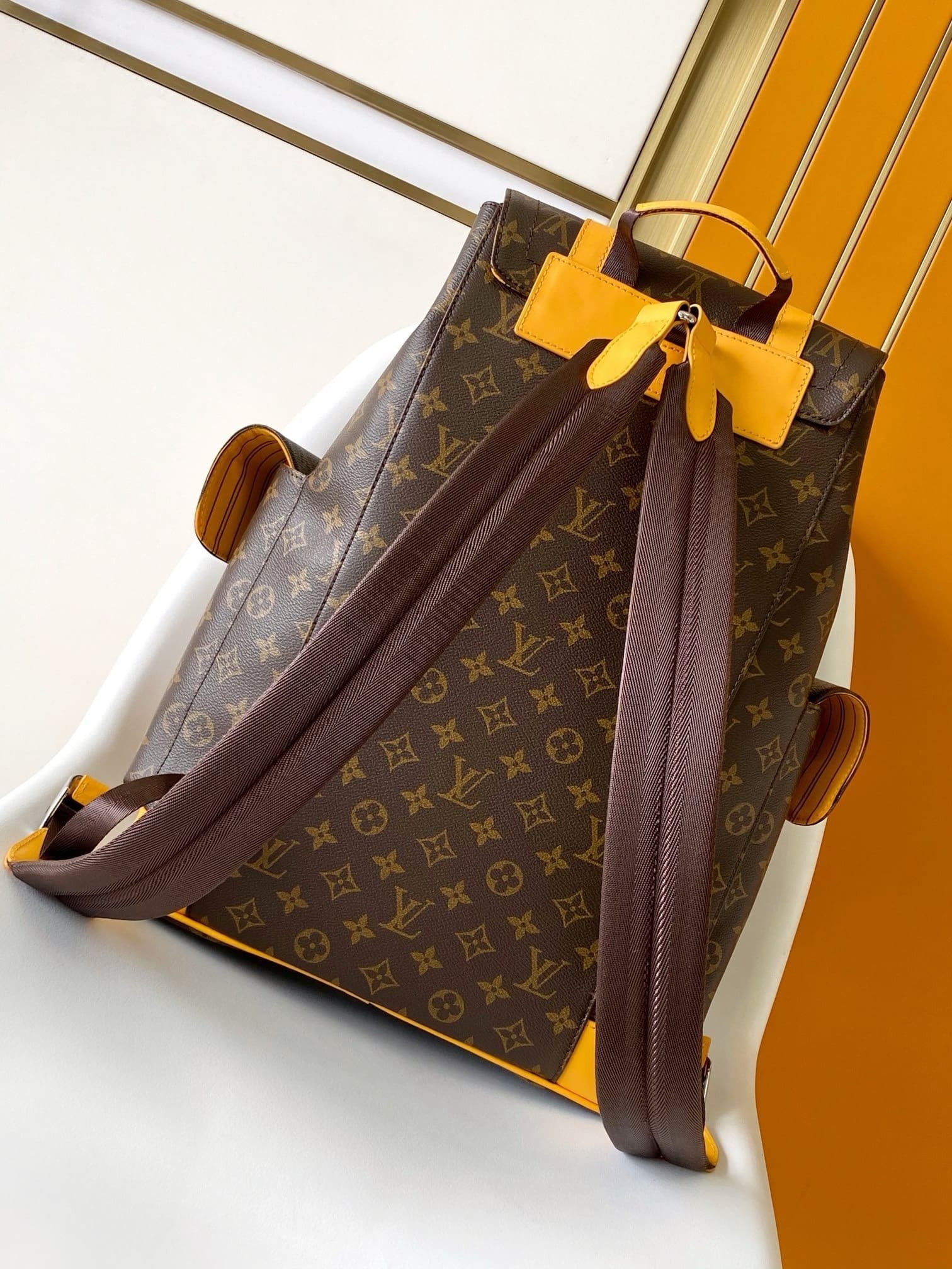 Louis Vuitton M13202 Christopher MM