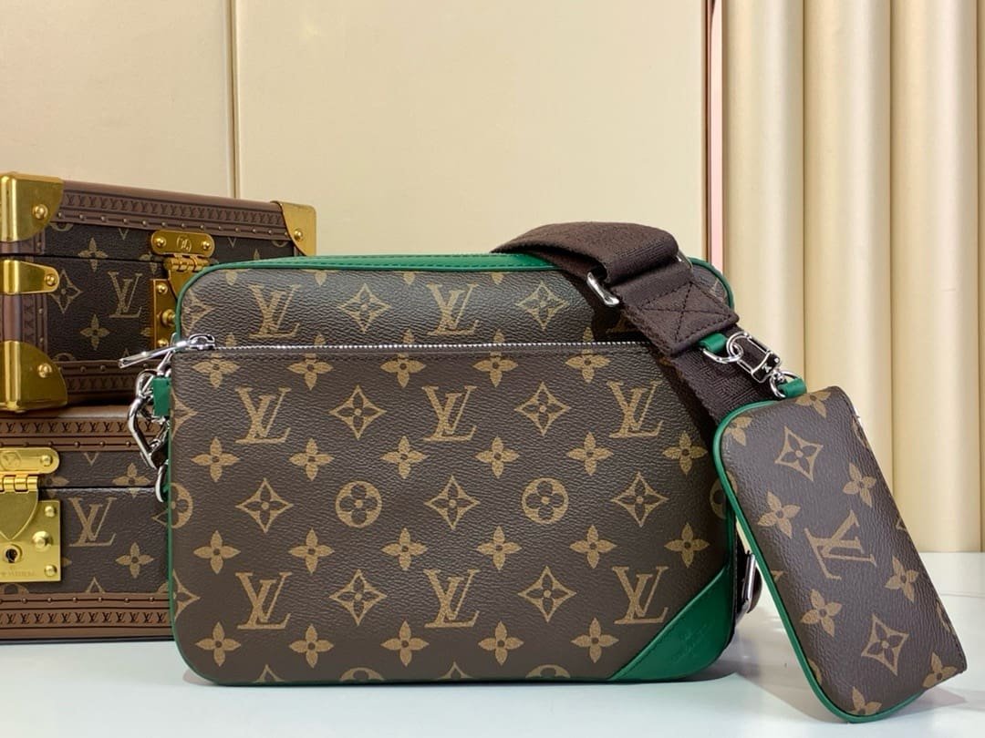 Louis Vuitton M12766 Trio Messenger