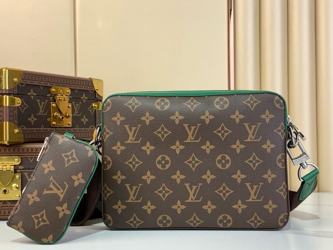 Louis Vuitton M12766 Trio Messenger