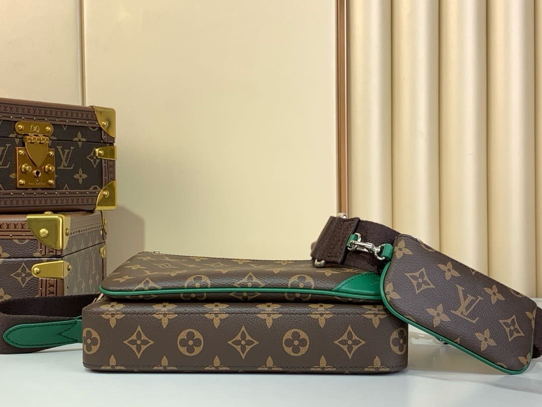 Louis Vuitton M12766 Trio Messenger