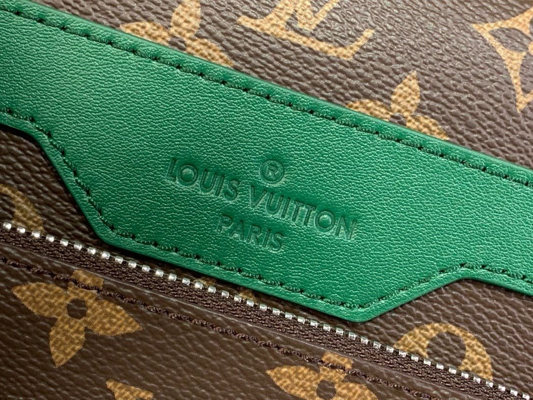 Louis Vuitton M12766 Trio Messenger