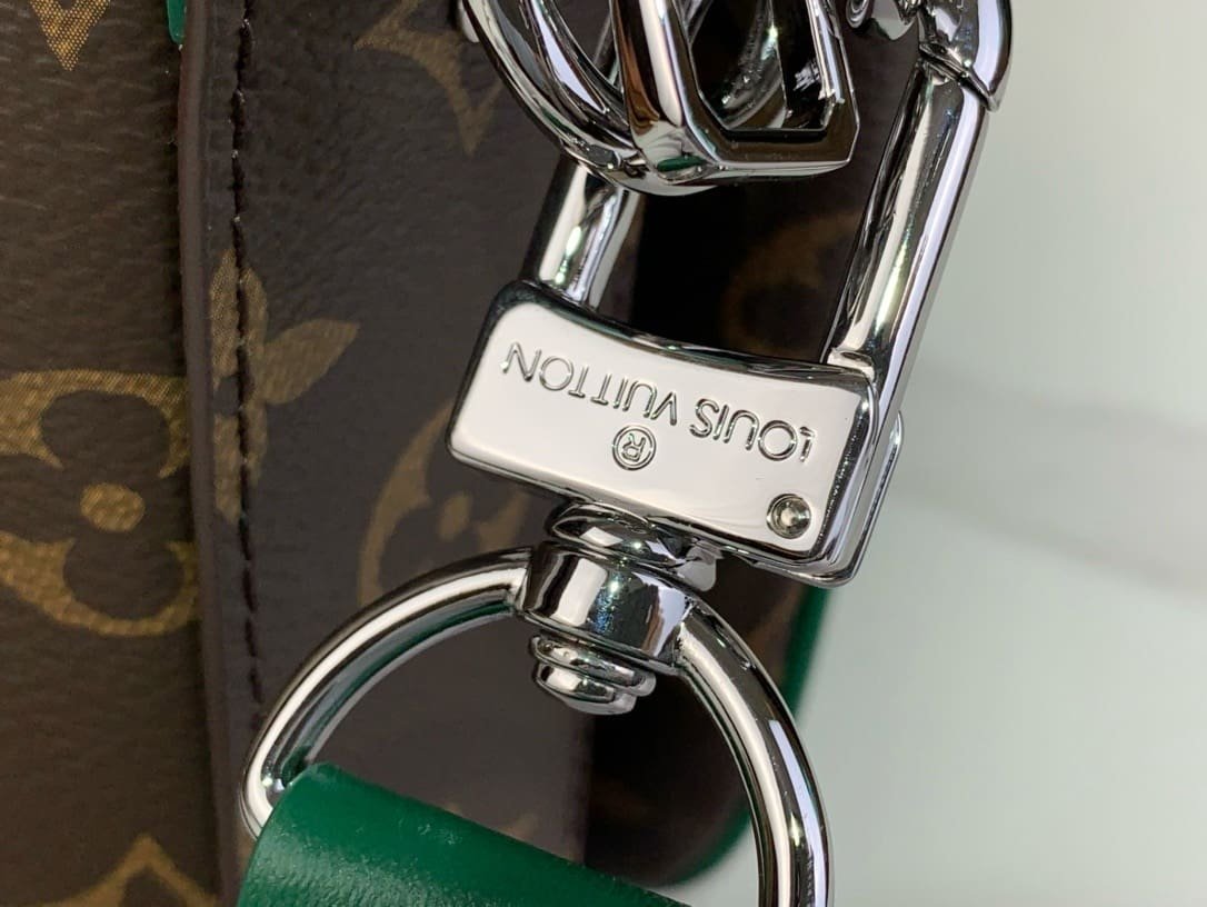 Louis Vuitton M12766 Trio Messenger