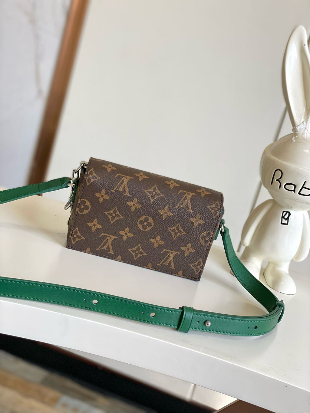 Louis Vuitton M12808 Steamer Wearable Wallet