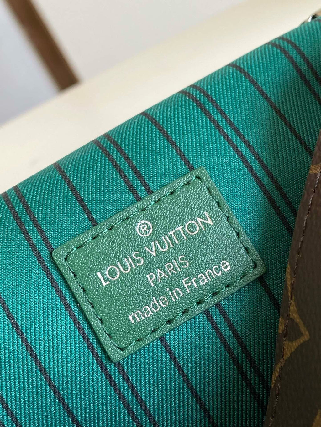 Louis Vuitton M12808 Steamer Wearable Wallet