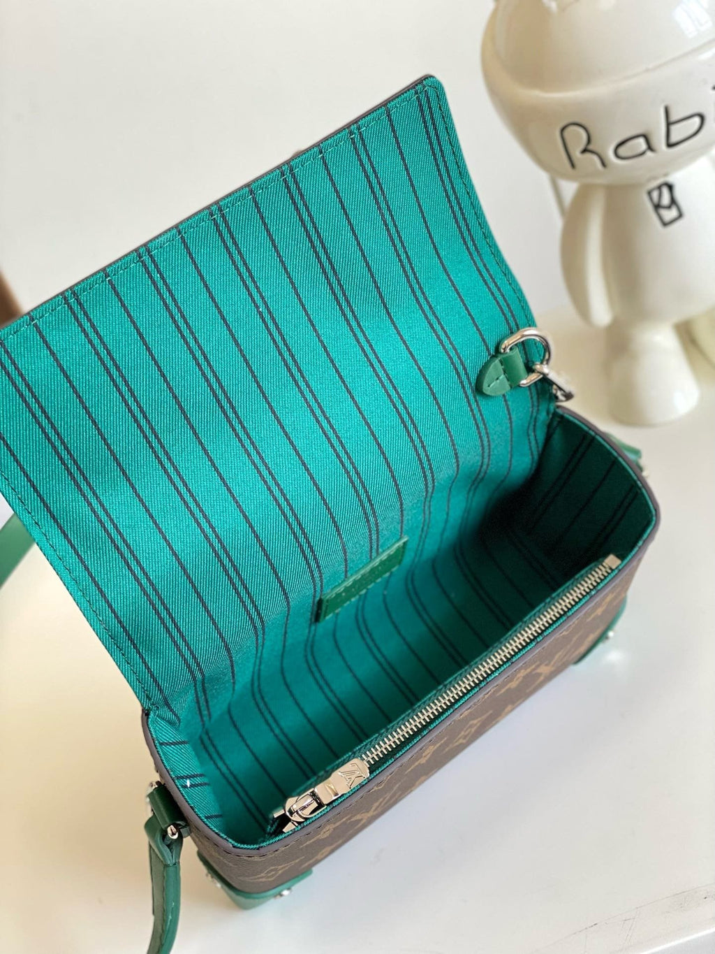 Louis Vuitton M12808 Steamer Wearable Wallet