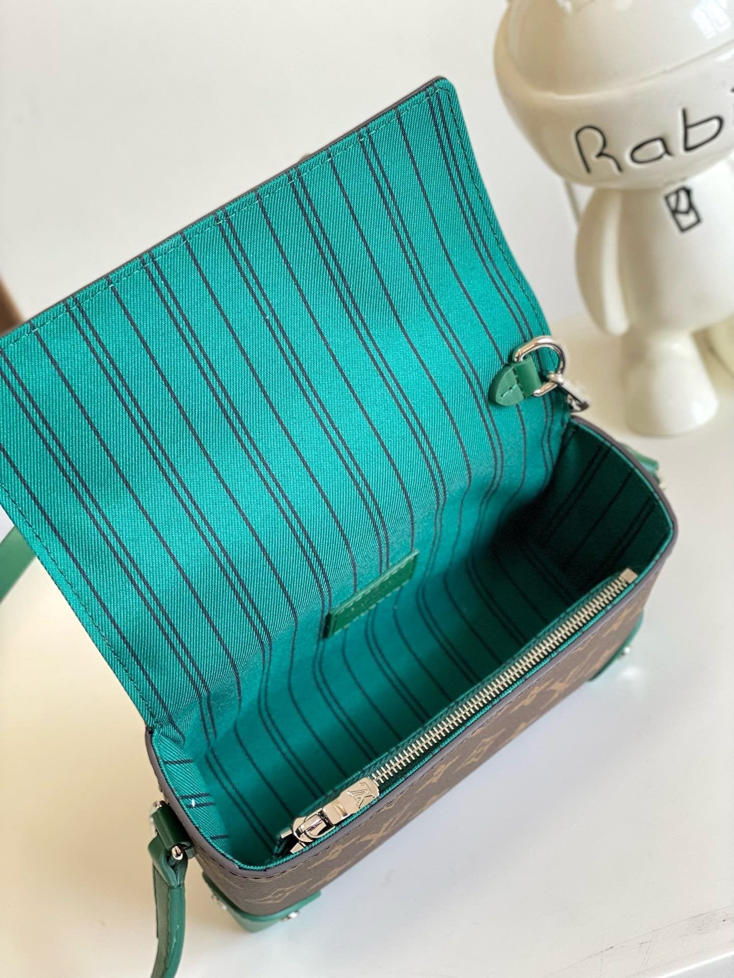 Louis Vuitton M12808 Steamer Wearable Wallet